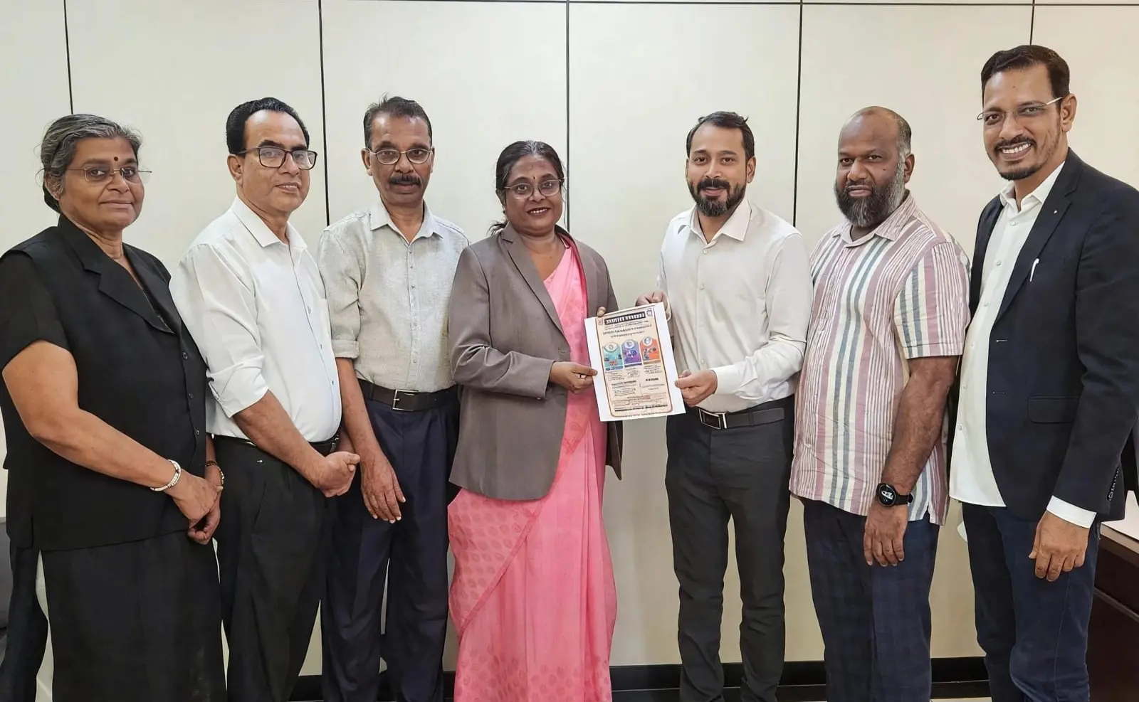 നീതി മേളയുടെ ബ്രോഷര് മേരി ജോസഫ് പ്രകാശനം ചെയ്യുന്നു.