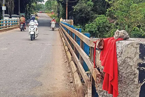 തകർക്കരുത്, ഒലിപ്പുഴ പാലത്തിന്റെ പാർശ്വഭിത്തി