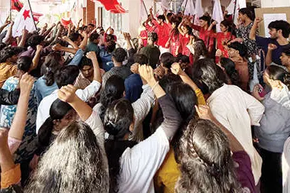 പാലയാടും ബ്രണ്ണനും തൂത്തുവാരി എസ്.എഫ്.ഐ.
