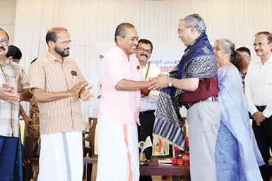 എം.എൽ.എ.യുടെ വാക്കുകളിടറി, കണ്ണുനിറയുന്ന അനുഭവം പറഞ്ഞ് ഡോ. എം.ആർ.നമ്പ്യാർ