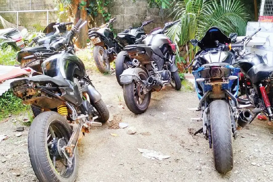 തീ തുപ്പുന്നതും വെടിപൊട്ടുന്ന ശബ്ദത്തിലുമുള്ള സൈലൻസറുകളുമായി ബൈക്കുകളുടെ ‘പാതിരാവെടിക്കെട്ട്’