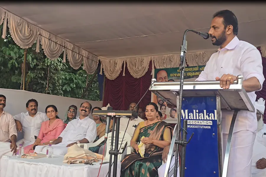 പൂഞ്ഞാറിൽ വേറിട്ട കാഴ്ച; പാലത്തിന്റെ ഉദ്ഘാടകനായി മുൻ എംഎൽഎ, ക്ഷണിച്ചത് നിലവിലെ എംഎൽഎ