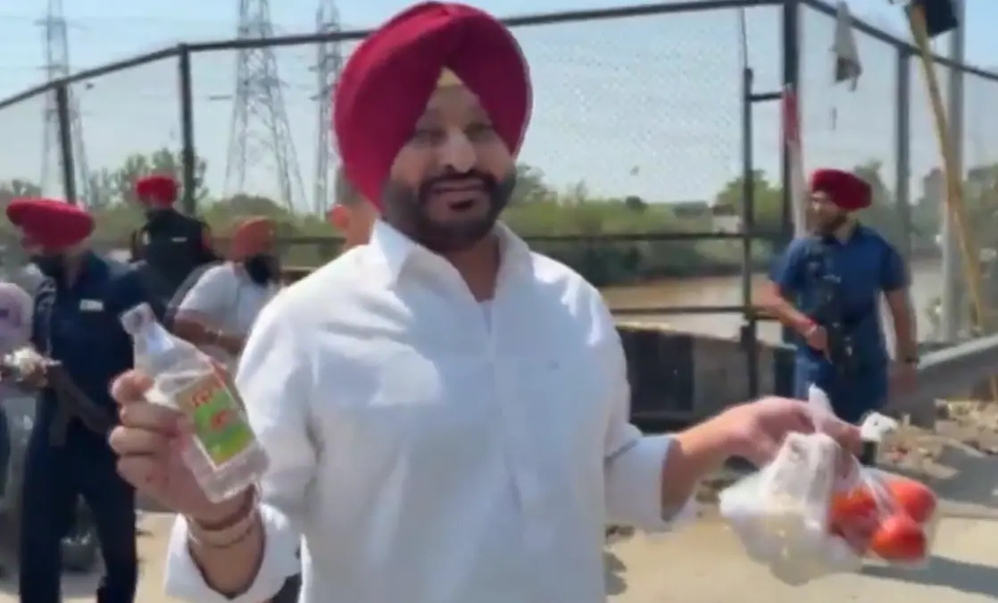 Ravneet Bittu protests against Punjab CM Mann with tomatoes, liquor bottle and eggs