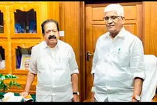 ആഭ്യന്തര മന്ത്രി എൻ.എസ്.എസ് ആസ്ഥാനെത്തി; ജനറൽ സെക്രട്ടറി ജി.സുകുമാരൻ നായരെ സന്ദർശിച്ചു