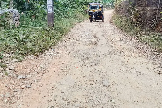തുരുത്ത്- വാക്കേക്കടവ് റോഡ്: ഇനി തകരാൻ എന്തുണ്ട്
