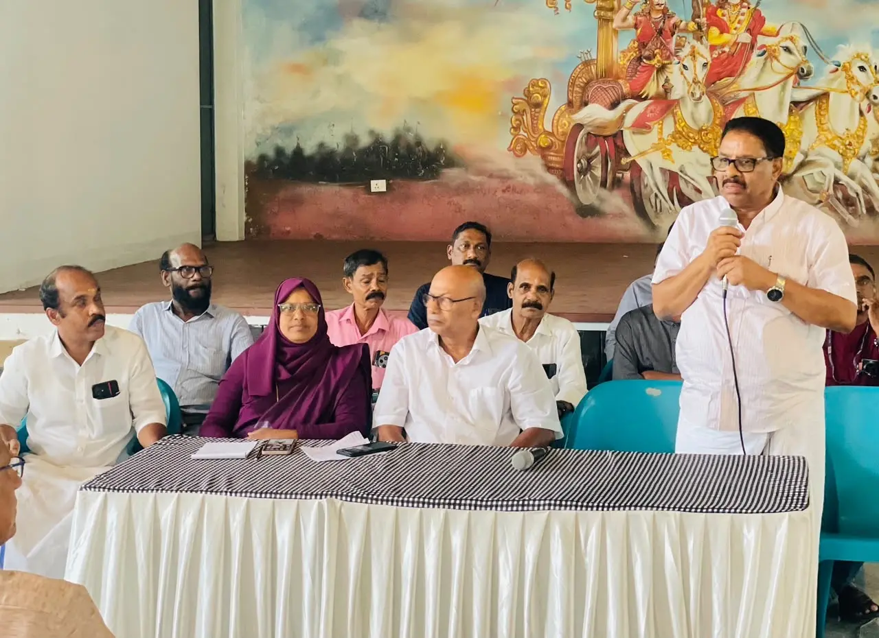 സംസ്ഥാന സ്കൂള്കായികമേളയോടനുബന്ധിച്ച് നടന്ന സര്വകക്ഷി യോഗം എം.എ. റസാഖ് എം.എല്.എ. ഉദ്ഘാടനംചെയ്യുന്നു