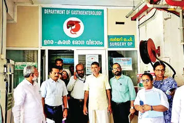 ആരോഗ്യവകുപ്പ് അഡീഷണൽ ഡയറക്ടർ ജില്ലാ ആശുപത്രിയിലെത്തി