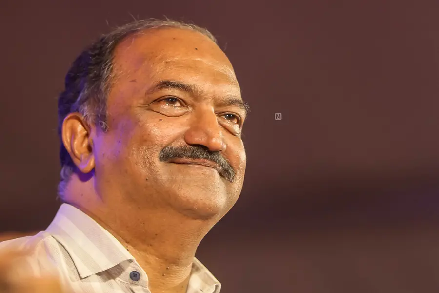 കെ.എൻ. ബാലഗോപാലിന് വോട്ടുപിടിച്ചെന്ന് പരാതി, നാല് പോലീസ് അസോസിയേഷൻ ഭാരവാഹികൾക്ക് സ്ഥലംമാറ്റം