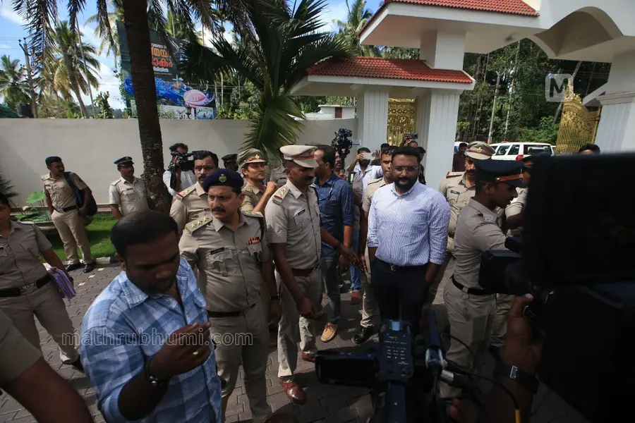 ആന്റോയുടെ വയനാട്ടിലെ വീട് അനധികൃതം; മൂന്ന് നില കെട്ടിടത്തിൽ ഒരു നിലയ്ക്ക് മാത്രം അനുമതി, രേഖകൾ പുറത്ത്