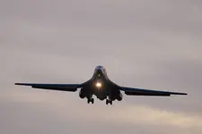 ബ്രിട്ടനിലെ യു.എസ്. താവളത്തിൽനിന്ന് പറന്നുയർന്ന് ബോംബർ വിമാനം; ട്രംപിന്റെ പ്രതികരണം കാത്ത് ടെഹ്റാൻ