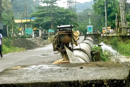 കുടിവെള്ളം പാഴാക്കാൻ മത്സരിക്കുന്ന അതോറിറ്റി