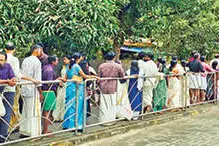 ഗുരുവായൂരിൽ തിരക്കും റെക്കോഡിലേക്ക്...