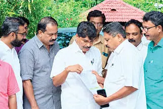 ഭൂമി തരംമാറ്റൽ അപേക്ഷകൾ തീർപ്പാക്കാൻ നിവേദനം