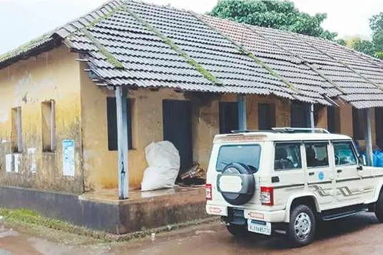 എന്ന് പൊളിച്ചുമാറ്റുംവീഴാറായ ഈ കെട്ടിടം