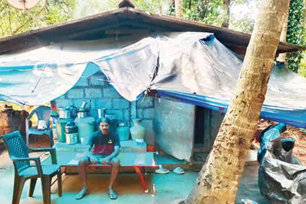 “ഞങ്ങൾക്കും വേണം, മഴ നനയാതെ അന്തിയുറങ്ങാനൊരിടം...”