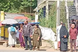 ജനം പെരുവഴിയിൽ
