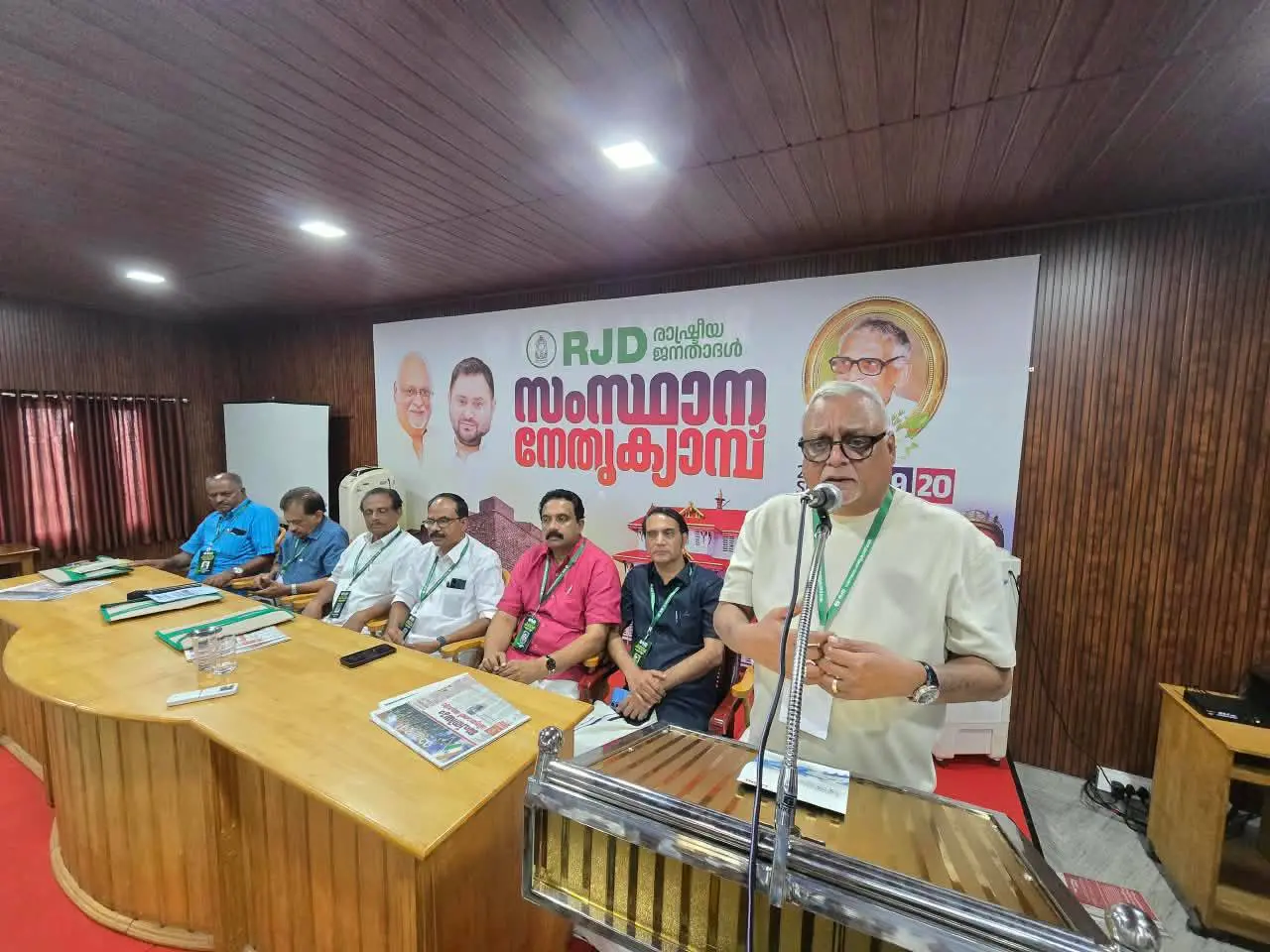 പറശ്ശിനിക്കടവിൽ രാഷ്ട്രീയ ജനതാദൾ സംസ്ഥാന നേതൃക്യാമ്പിന്റെ സമാപന സമ്മേളനത്തിൽ സംസ്ഥാന പ്രസിഡന്റ് എം.വി. ശ്രേയാംസ് കുമാർ സംസാരിക്കുന്നു | Photo: Latheesh/Mathrubhumi