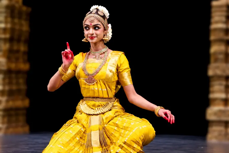 കോട്ടയം മെഡിക്കൽ കോളേജിലെ പാവപ്പെട്ടവർക്ക് ഭക്ഷണം നൽകാൻ ലണ്ടനിൽ ഭരതനാട്യവുമായി ഈവ സ്വരൂപിച്ചത് അഞ്ചുലക്ഷത്തോളം