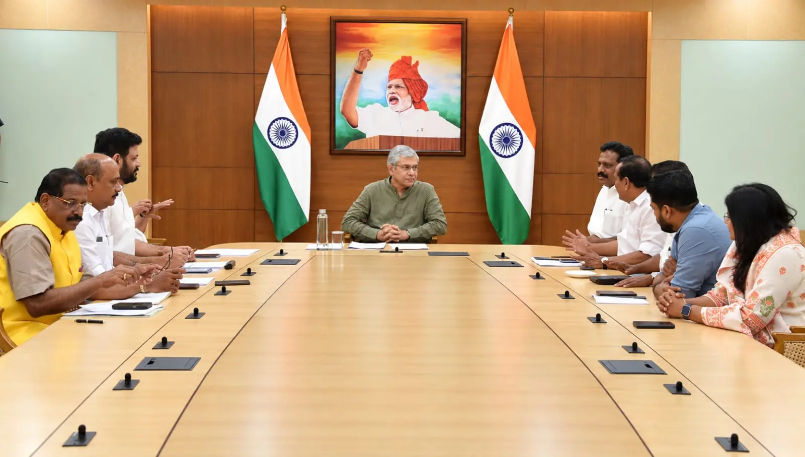 കേരളത്തില്നിന്നുള്ള എംപിമാരുമായി കൂടിക്കാഴ്ച നടത്തുന്ന റെയില്വേ മന്ത്രി അശ്വനി വൈഷ്ണവ്