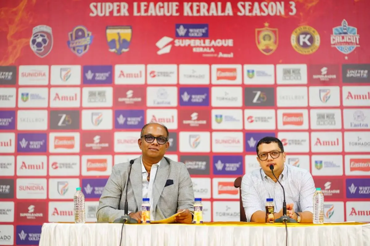 സൂപ്പര് ലീഗ് കേരള മൂന്നാം സീസണ് പ്രഖ്യാപിച്ച് കൊച്ചിയില് നടത്തിയ വാര്ത്താസമ്മേളനം | Photo: Mathrubhumi