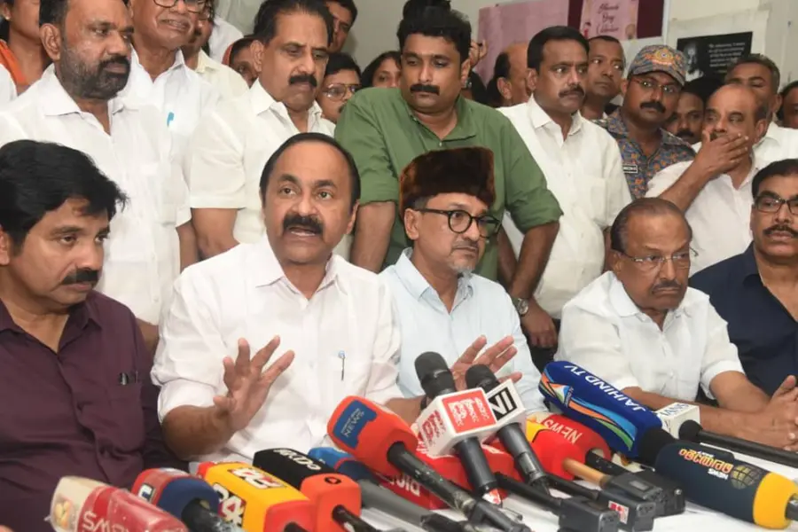 സംസ്ഥാനത്തെ അനൗദ്യോഗിക വിനോദസഞ്ചാര കേന്ദ്രങ്ങളിൽ കർശന നിയന്ത്രണങ്ങൾ ഏർപ്പെടുത്തും-മുഖ്യമന്ത്രി
