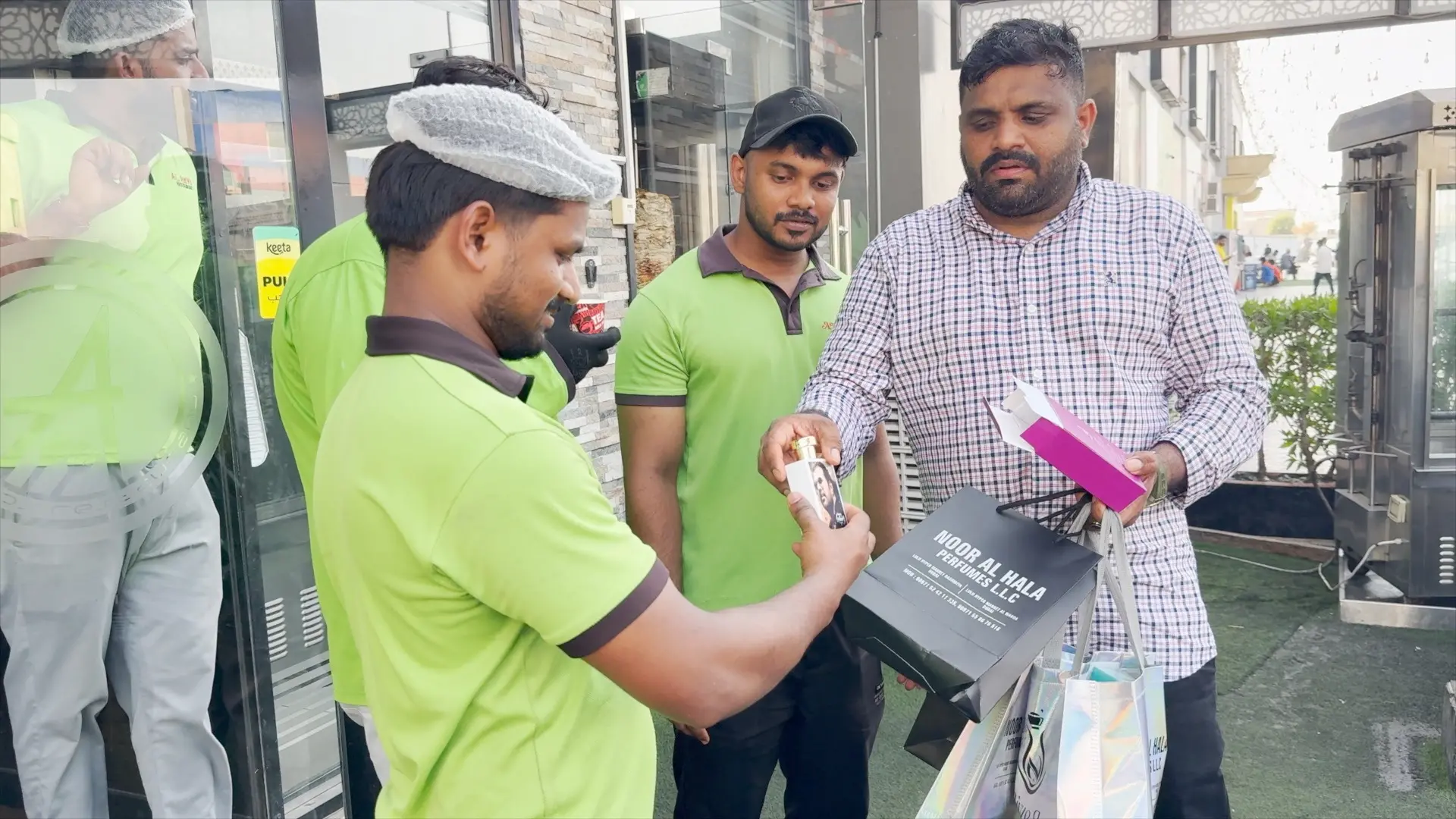 നൗഫല്‍ പെര്‍ഫ്യൂം വിതരണം ചെയ്യുന്നു
