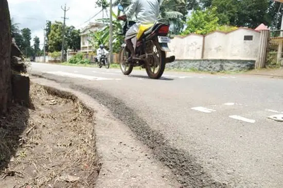 മണ്ഡലകാലത്തിന് മുമ്പെങ്കിലും ശബരിമല റോഡ് ശരിയാക്കുമോ