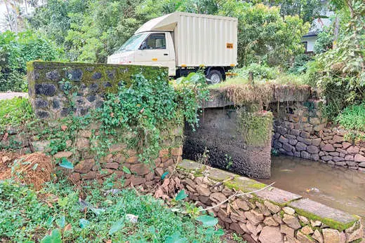 കക്കുറുമ്പ് പാലം പുനർനിർമാണം തുടങ്ങാനായില്ല