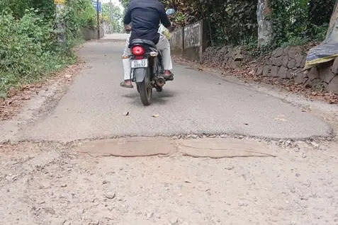നാഥനില്ലാത്ത റോഡ്... കുഴിയടച്ച് മടുത്ത് ജനം