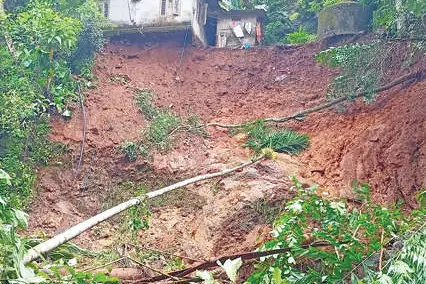 മണ്ണിടിച്ചിലിൽ മംഗളഗിരിയിൽ വീട് ഒലിച്ചുപോയി
