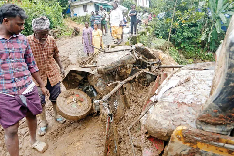 ഉരുളിന് സമാനമായ മണ്ണിടിച്ചിൽ വിറച്ച് പഴമ്പിള്ളിച്ചാൽ
