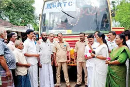 പ്രിയദർശിനി ബസിന് സ്വീകരണം നൽകി