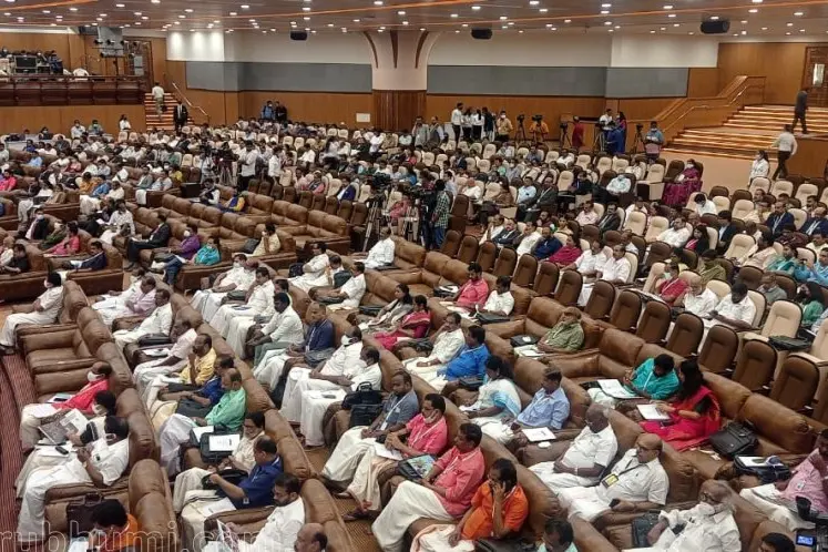 ലോകകേരള സഭ ഇനിയില്ല; രാഷ്ട്രീയ തീരുമാനം കടുപ്പിച്ച് യുഡിഎഫ് സർക്കാർ