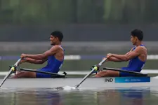 അവസാന നിമിഷം മാറ്റങ്ങൾ; ഇന്ത്യൻ തുഴച്ചിൽ ടീമിൽ തർക്കം, ഭക്ഷണം കഴിക്കാതെ പ്രതിഷേധവുമായി താരങ്ങൾ