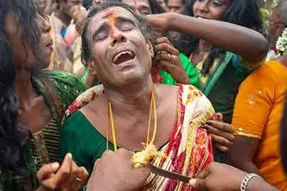കൂവകം: എള്ളുപാടങ്ങൾക്കിടയിൽ തിരുനങ്കൈ സമൂഹത്തിന്റെ പ്രണയവും വിലാപവും