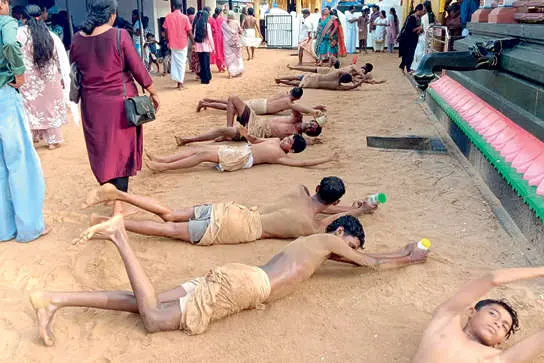 അഷ്ടമുടി വീരഭദ്രസ്വാമിക്ഷേത്രത്തിൽ ഉരുൾനേർച്ചയ്ക്ക് തിരക്കേറി