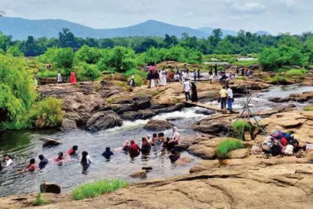 ഓഫ് സീസണിലും പാണിയേലി പോരിൽ സന്ദർശക തിരക്ക്