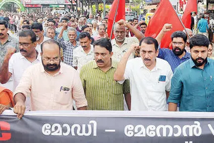 പിണറായിക്കും റിയാസിനുമെതിരേ അന്വേഷണം; പ്രതിഷേധവുമായി സി.പി.എം.