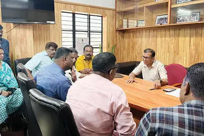നിയമനം നടത്തുന്നില്ല; സൂപ്രണ്ടിനെ ഉപരോധിച്ച് എൽ.ഡി.എഫ്.
