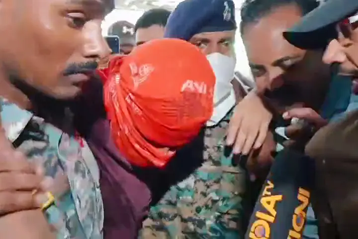‘പ്രത്യാക്രമണം മാത്രമല്ല, പതറാതെ ഒപ്പംനിൽക്കൽകൂടിയാണ് ധീരത’; ജമുയി സംഭവത്തിലെ ബാലന് അഭിനന്ദനപ്രവാഹം