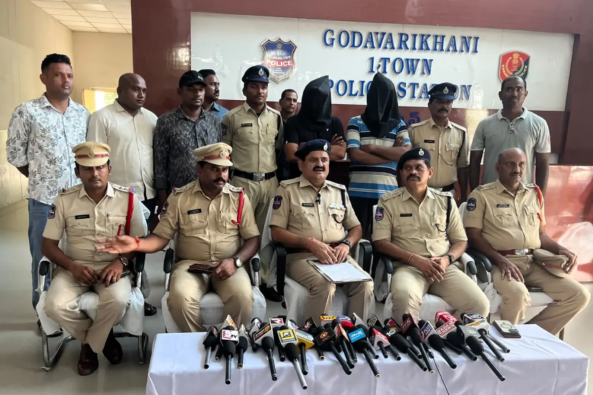 അറസ്റ്റിലായ പ്രതികളുമായി പോലീസ് നടത്തിയ വാർത്താസമ്മേളനം | Photo: x.com/cpramagundam