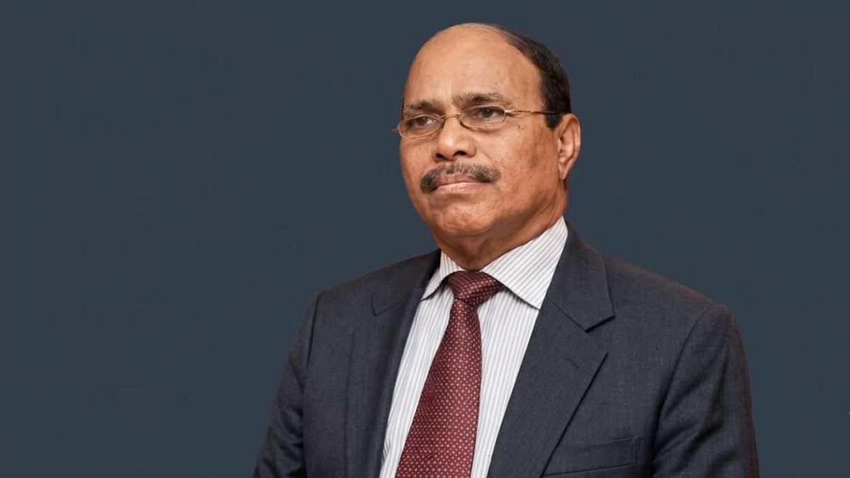 പന്തെടുക്കാൻ വിളിക്കും, ഷൂവും ചോക്ലേറ്റും നൽകും; വീരമണിയുടെ ലൈംഗിക വൈകൃതം 12-16 വയസ്സുള്ള പെൺകുട്ടികളോട്