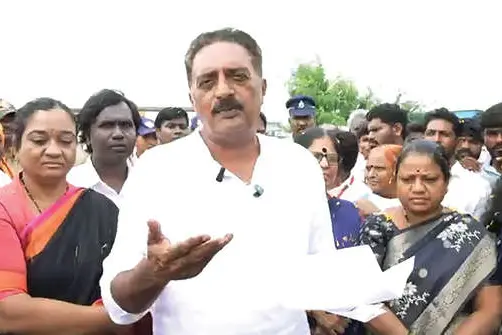 എസ്.ഐ.ആർ.: സാമൂഹിക ഓഡിറ്റിങ്ങുമായി പ്രകാശ്രാജ് പര്യടനം തുടങ്ങി