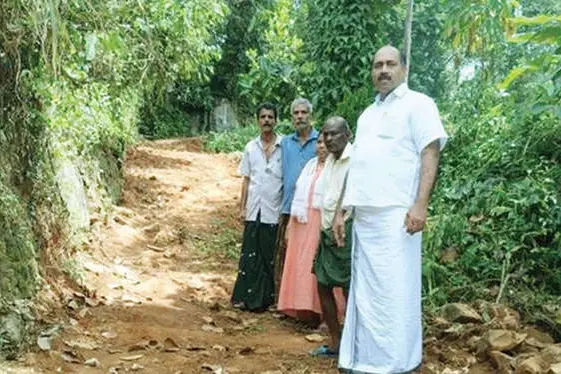 വാർഡംഗം മുന്നിട്ടിറങ്ങി റോഡായി