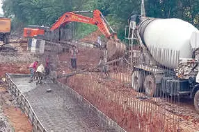 നീലിപ്പാറയിൽ അടിപ്പാത ഒഴിവാക്കി പണിതീർക്കാൻ ശ്രമം
