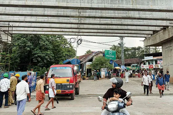 മേൽപ്പാല ഗർഡർ സ്ഥാപിക്കൽ; ചെറുവണ്ണൂർ ബി.സി. റോഡ് ജങ്‌ഷൻ തുറന്നു
