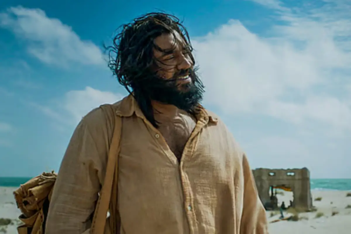 Nivin Pauly in a still from 'Yezhu Kadal Yezhu Malai' Photo | Instagram