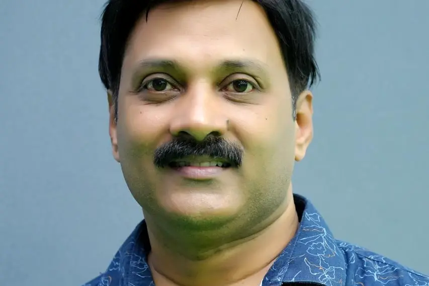 ഏറ്റവും കൂടുതൽ എഴുത്തുകാരുടെ ചിത്രങ്ങൾ പകർത്തി; പ്രവീൺ പാലക്കീലിന് ലോക റെക്കോർഡ് നേട്ടം