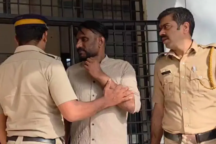 ദാമ്പത്യപ്രശ്നം തീർക്കാനെത്തി; ഭർത്താവിനോട് മന്ത്രം ചൊല്ലാൻ ആവശ്യപ്പെട്ട് യുവതിയെ പീഡിപ്പിച്ചു; വ്യാജസിദ്ധൻ പിടിയിൽ