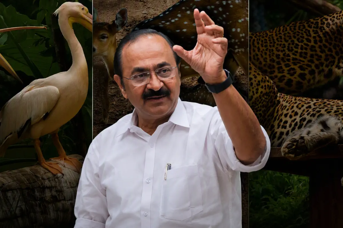മുഖ്യമന്ത്രി വി.ഡി. സതീശൻ, പശ്ചാത്തലത്തിൽ തിരുവനന്തപുരം മൃഗശാലയിലെ മൃഗങ്ങൾ